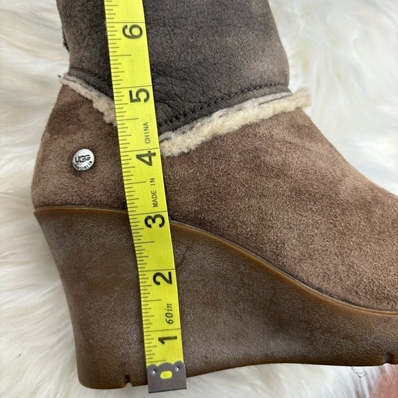 UGG TALL WINTER WEDGES PULL UP BOOTS SIZE 8 - Picture 14 of 15